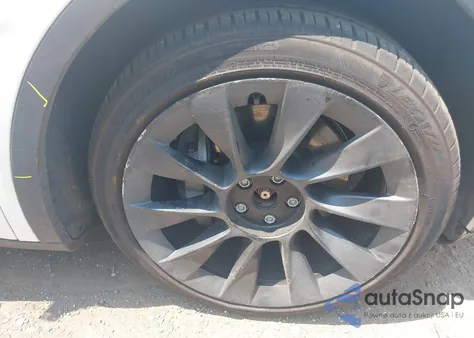 2022 Tesla Model Y Long Range Dual Motor All-Wheel Drive z USA, uszkodzony, nr VIN 7SAYGDEE2NF385597